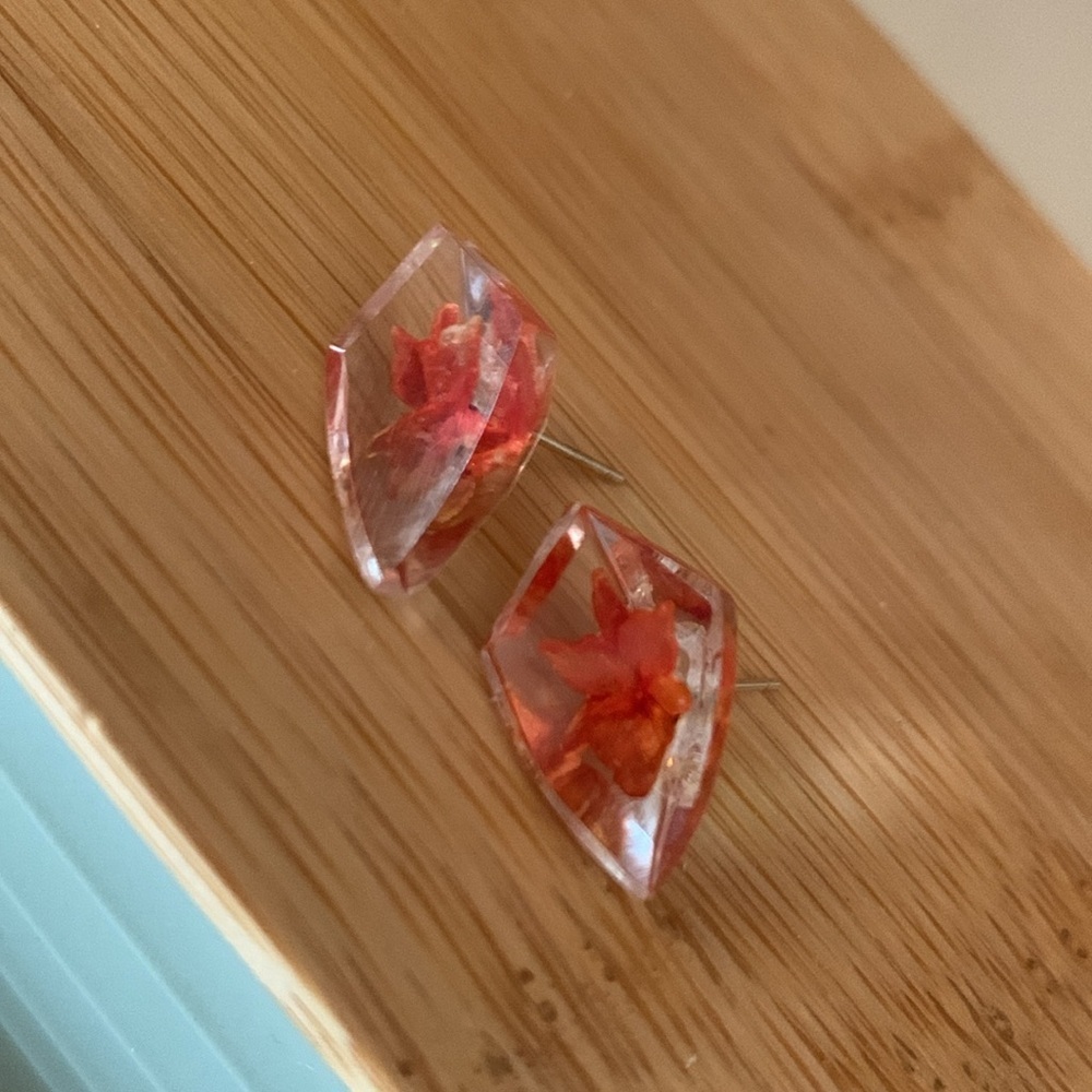 Clear Post Earrings With Delicate Flower Detail Vintage - Picture 7 of 8